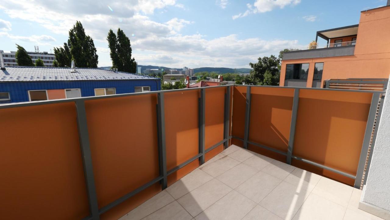 Air-Conditioned, 2 Room Apartment With Terrace Bratislava Esterno foto