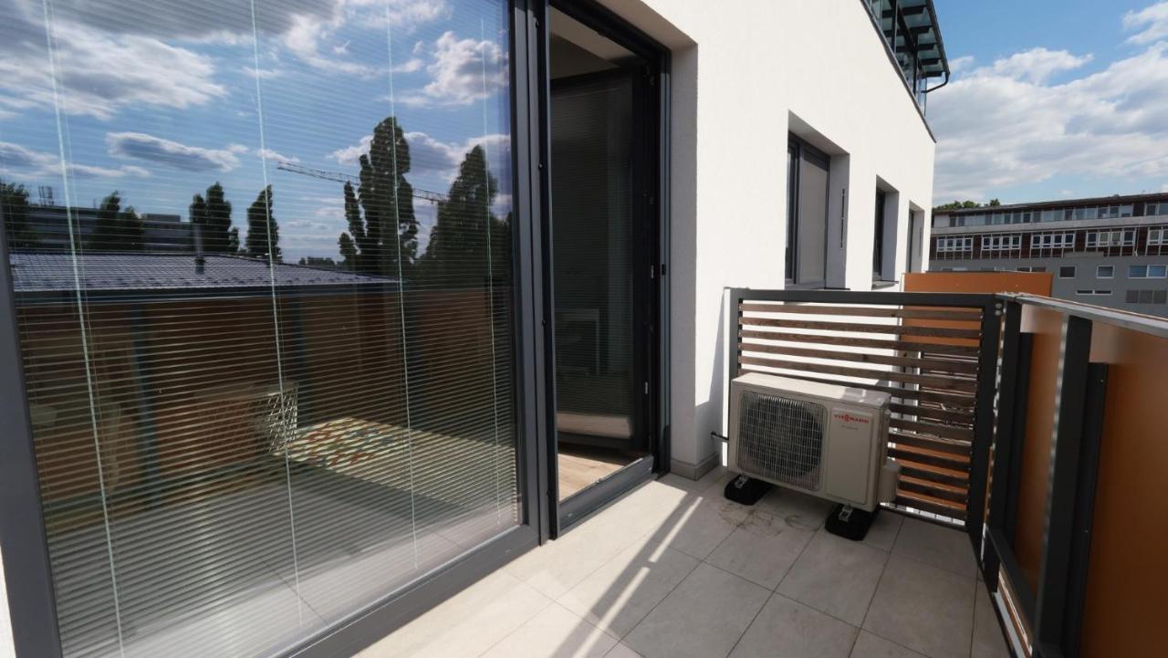 Air-Conditioned, 2 Room Apartment With Terrace Bratislava Esterno foto