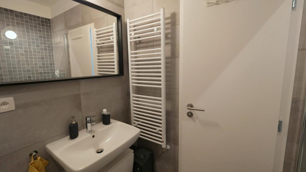 Air-Conditioned, 2 Room Apartment With Terrace Bratislava Esterno foto