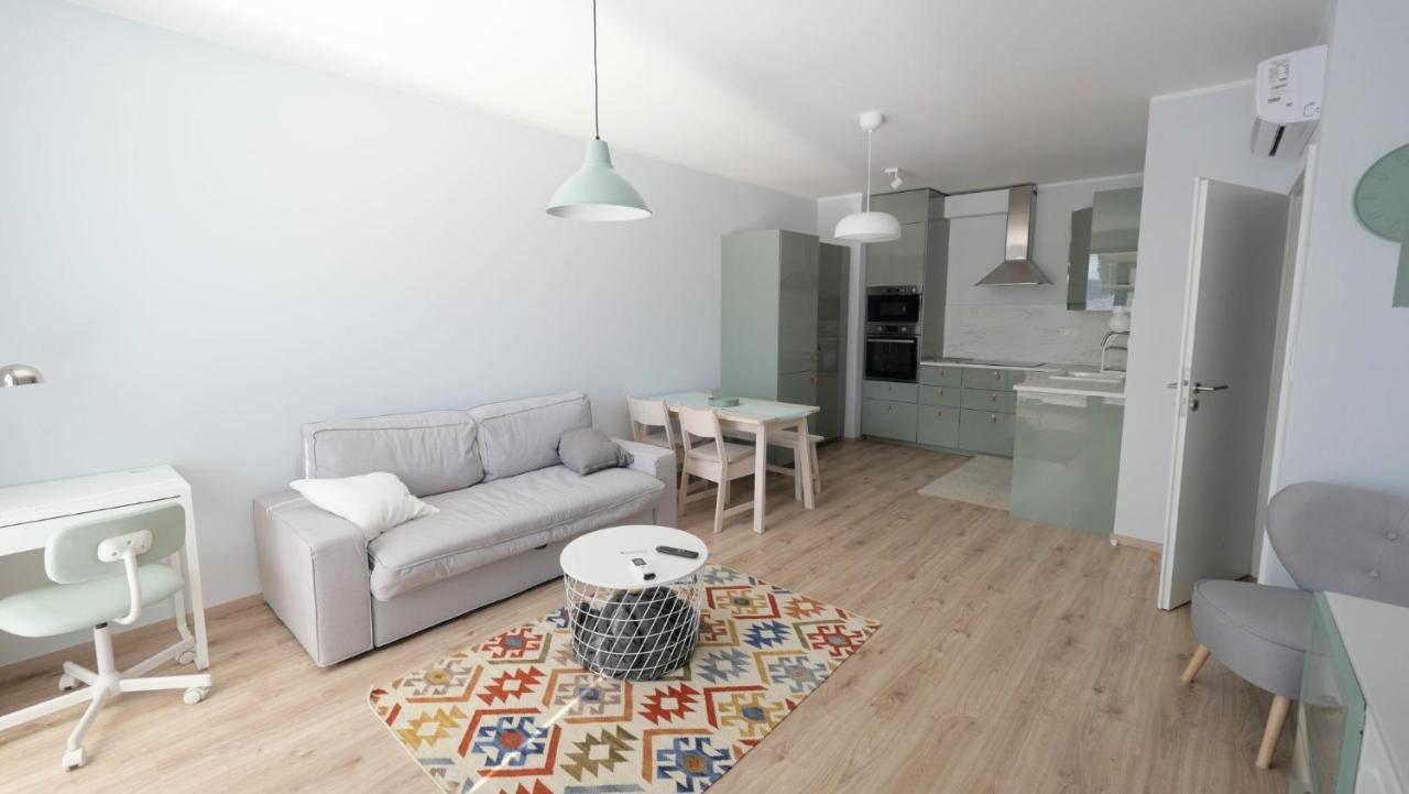 Air-Conditioned, 2 Room Apartment With Terrace Bratislava Esterno foto