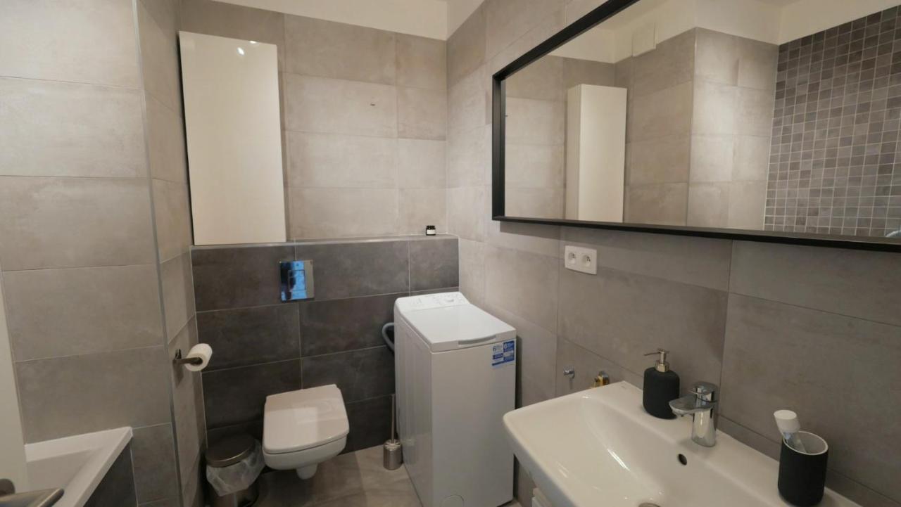 Air-Conditioned, 2 Room Apartment With Terrace Bratislava Esterno foto