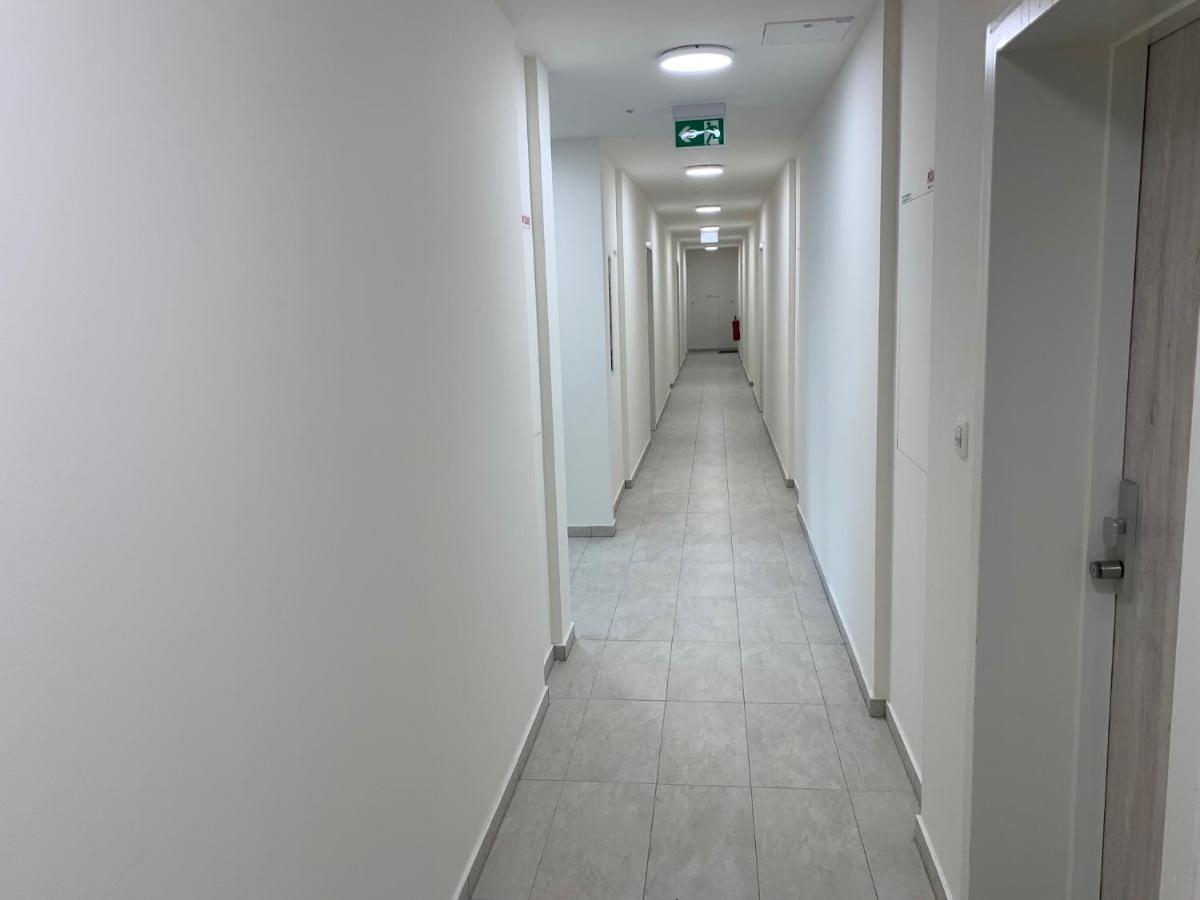 Air-Conditioned, 2 Room Apartment With Terrace Bratislava Esterno foto