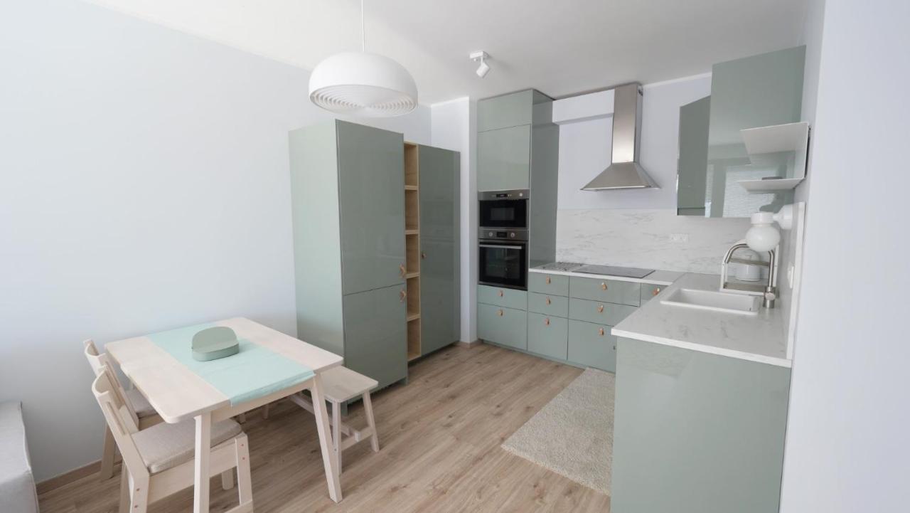 Air-Conditioned, 2 Room Apartment With Terrace Bratislava Esterno foto