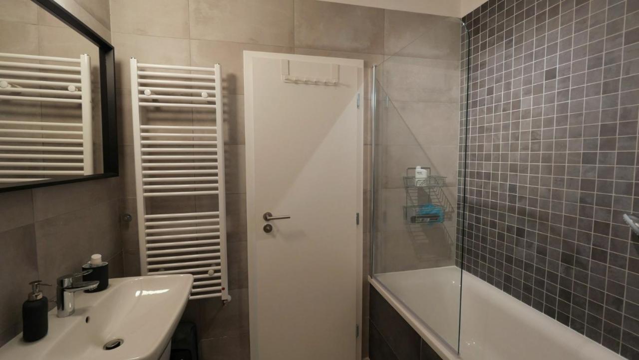 Air-Conditioned, 2 Room Apartment With Terrace Bratislava Esterno foto